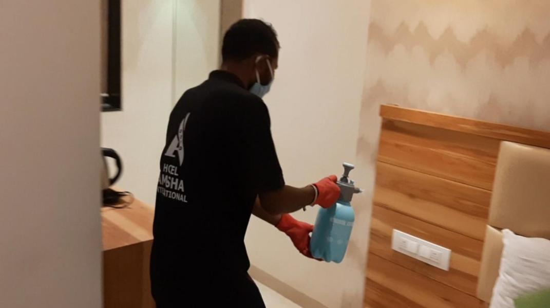 Hotel Amisha International Surat Bagian luar foto