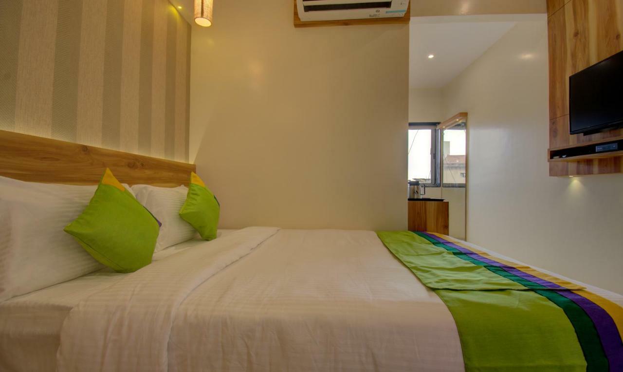Hotel Amisha International Surat Bagian luar foto